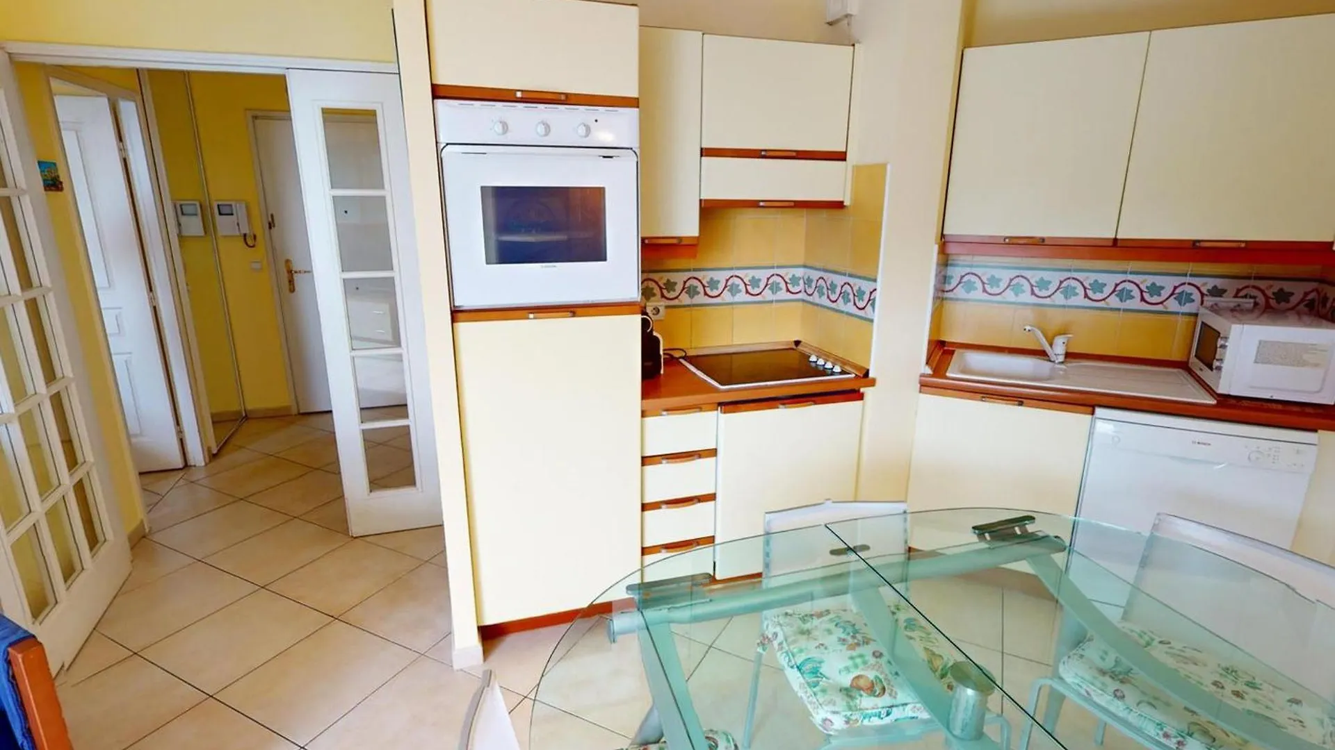 Confortable 2P En Centre-Ville Avec Parking Et Terrasse - Fr-1-196-366 Menton Apartment